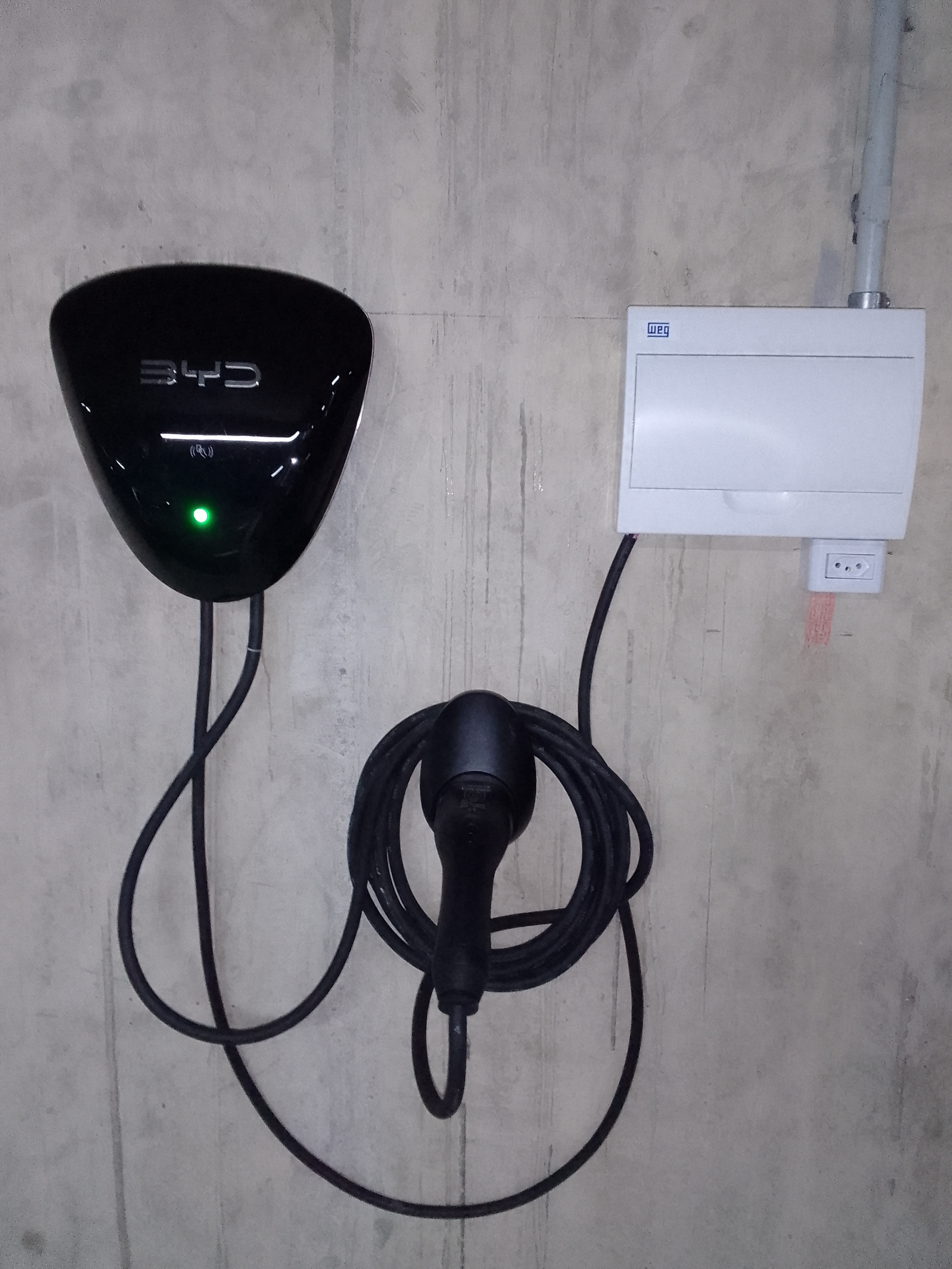 Instalacao profissional de carregador wallbox em vaga de garagem