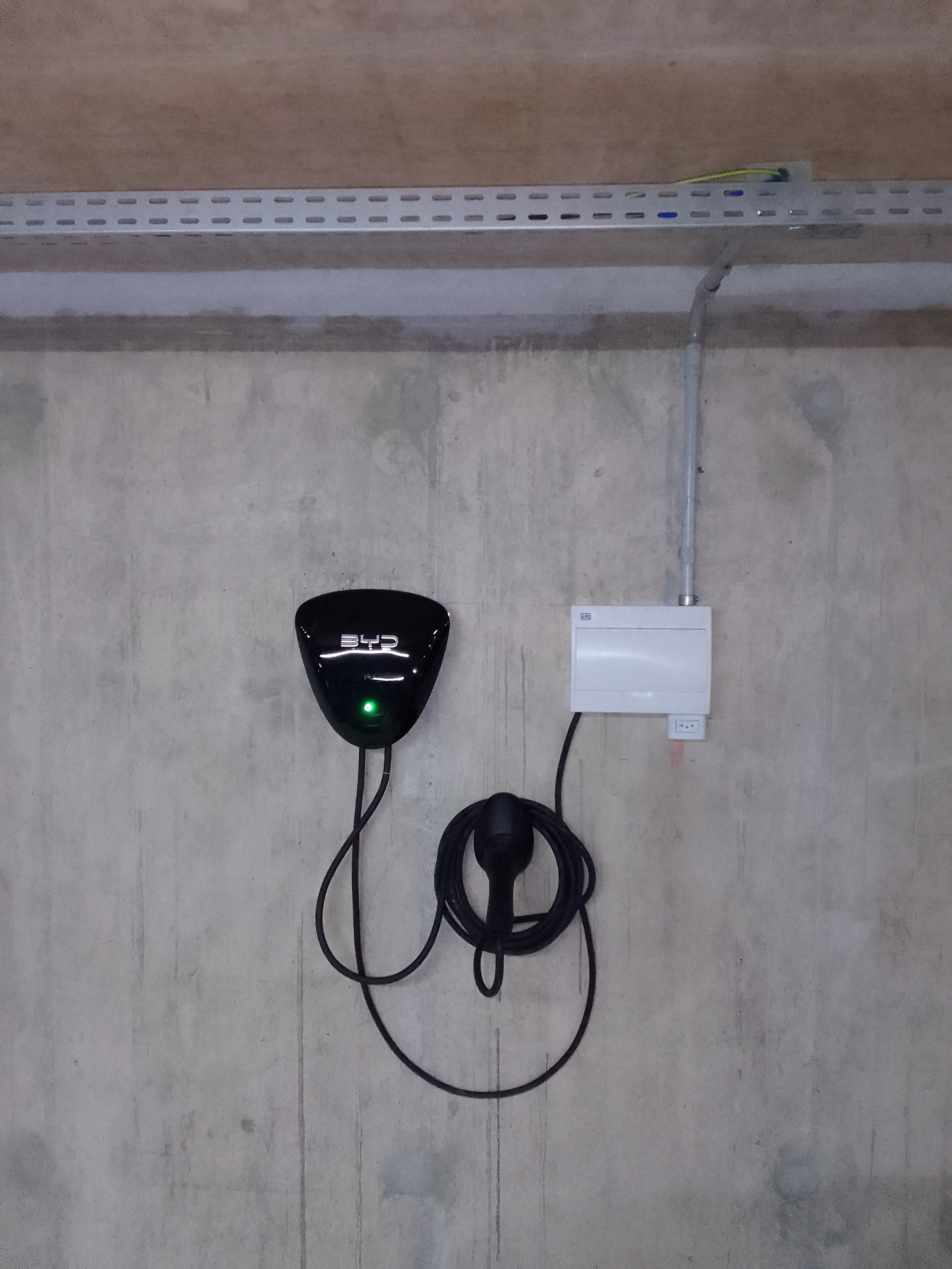 Wallbox carregador veicular instalado em condominio no Distrito Federal