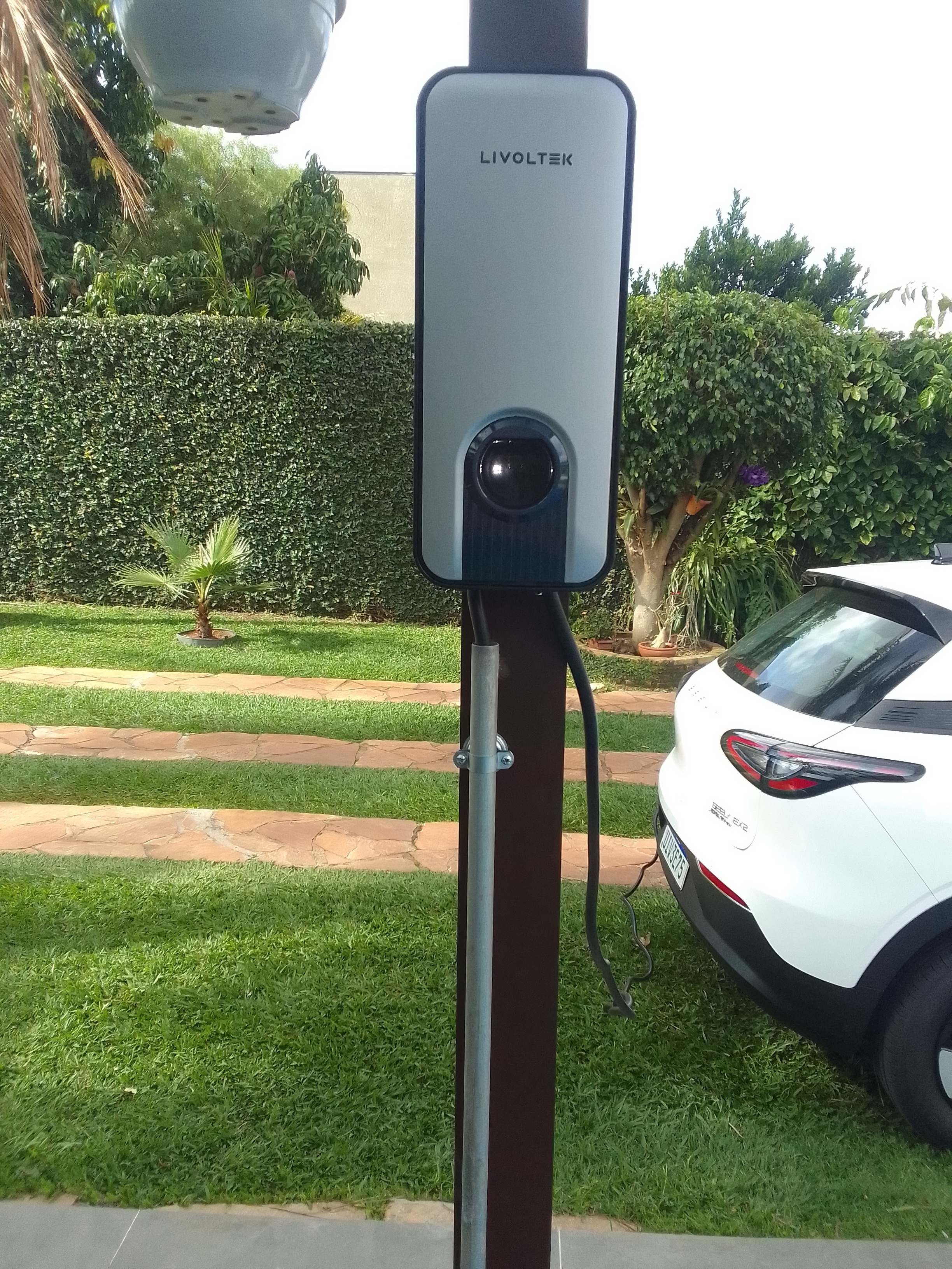 Garagem com ponto eletrico preparado para instalacao de carregador wallbox