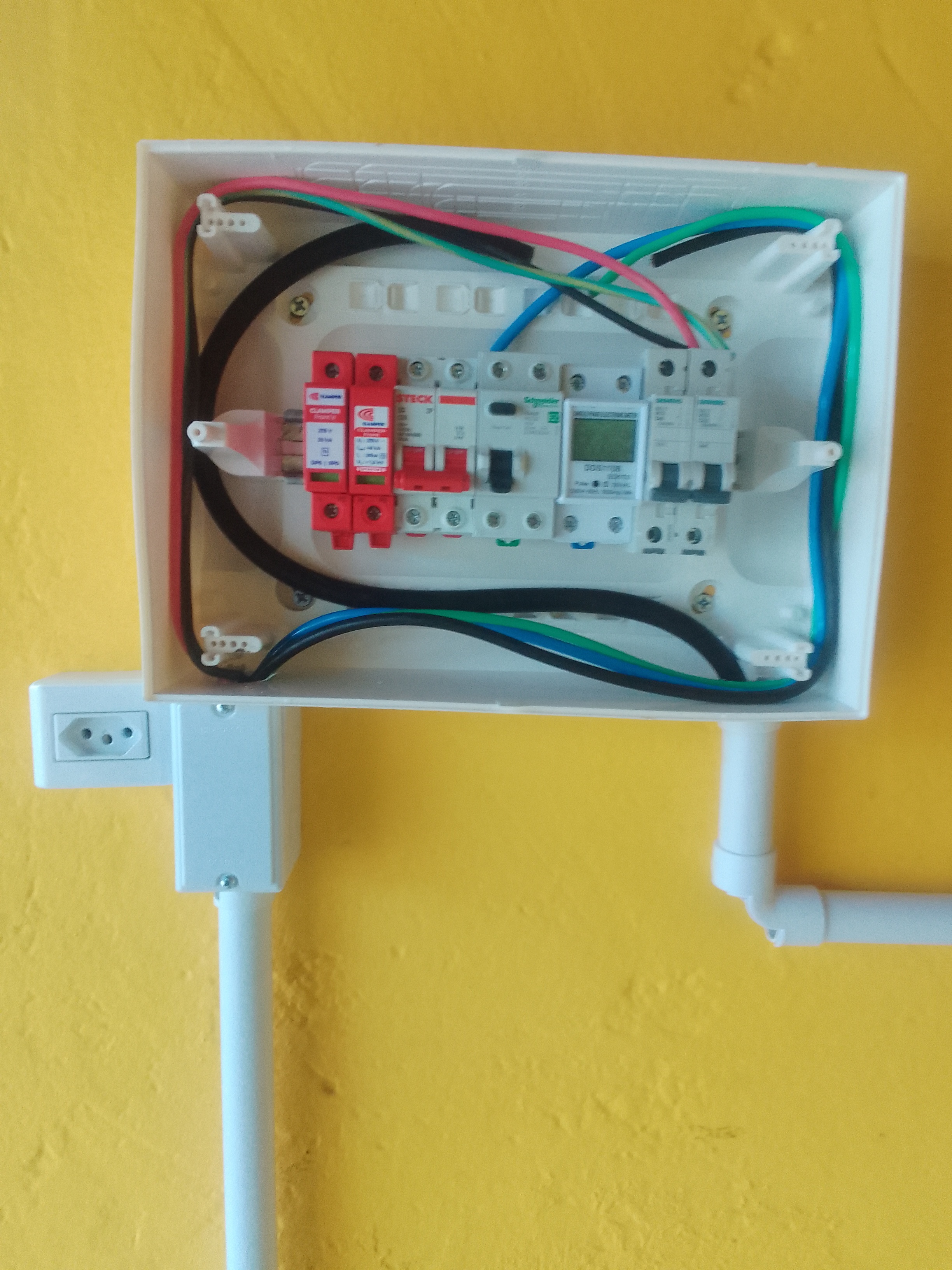 Quadro eletrico com disjuntor dedicado para circuito de wallbox conforme NBR 5410