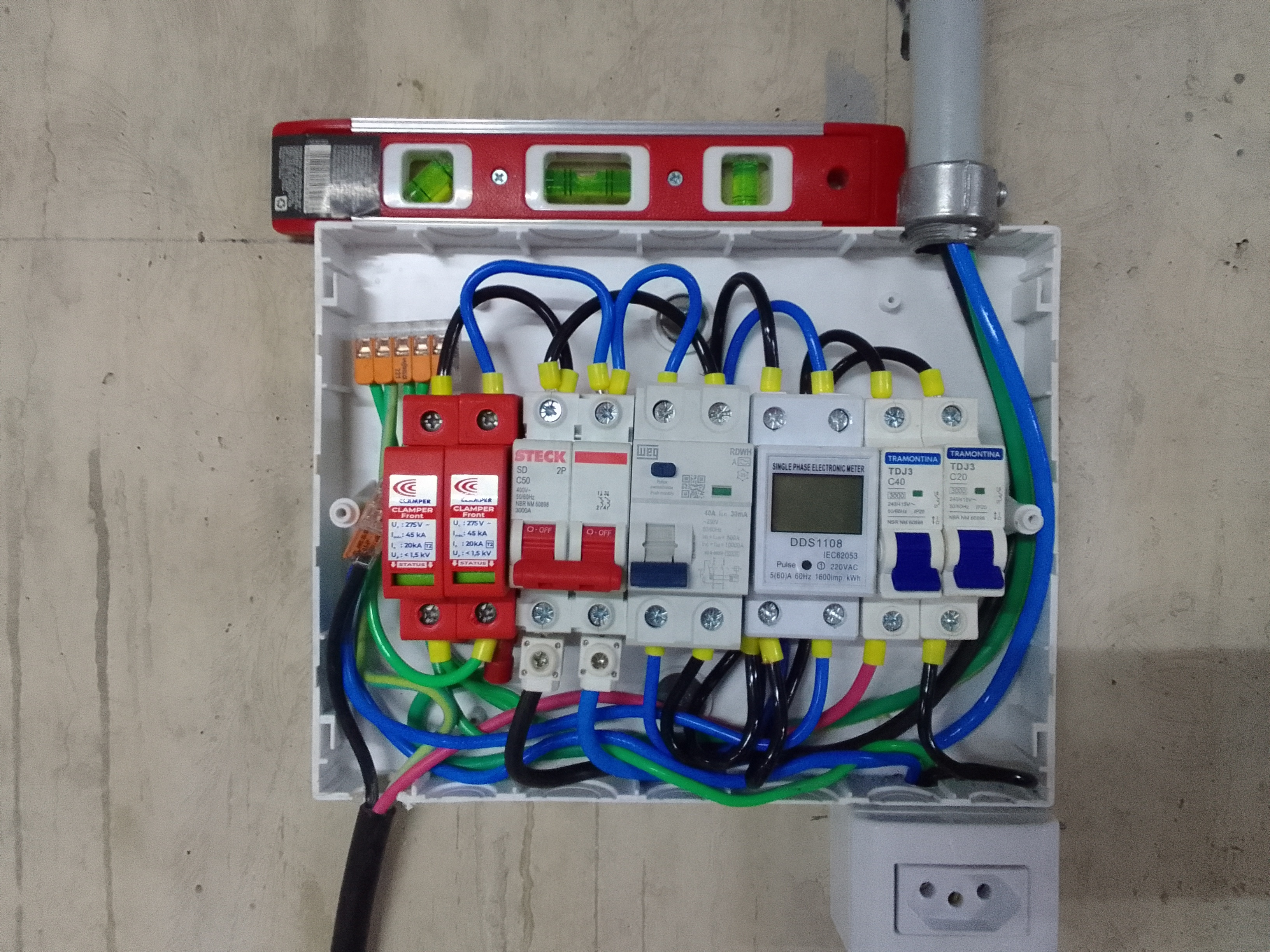 Quadro eletrico adequado com aumento de carga para carregador de carro eletrico